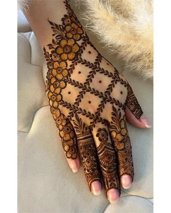 Chain Ring Concept Blending Into Back Hand Mehndi Design Chain Ring Concept Blending Into Back Hand Mehndi Design